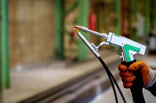 激光自動(dòng)焊錫機(jī)與手持式激光焊接機(jī)對(duì)比